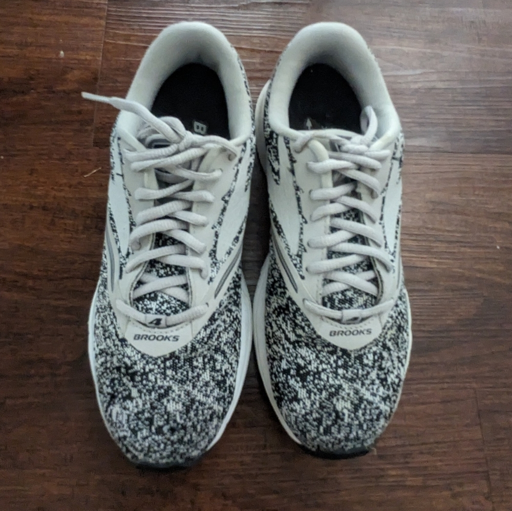 Women's Brooks Launch 4 Black Gray Athetic Running Shoes